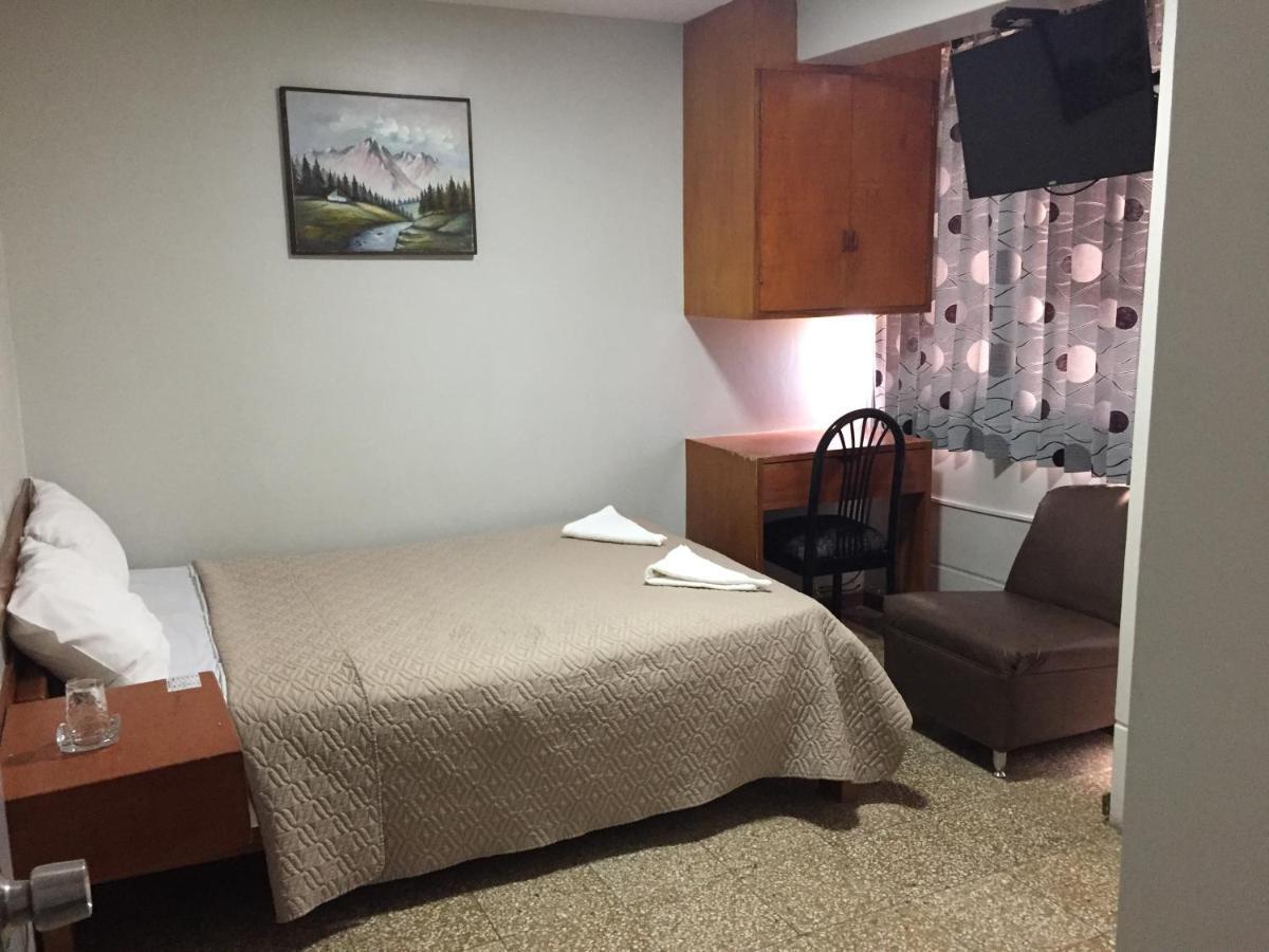Hotel Plazza Чиклайо Екстериор снимка