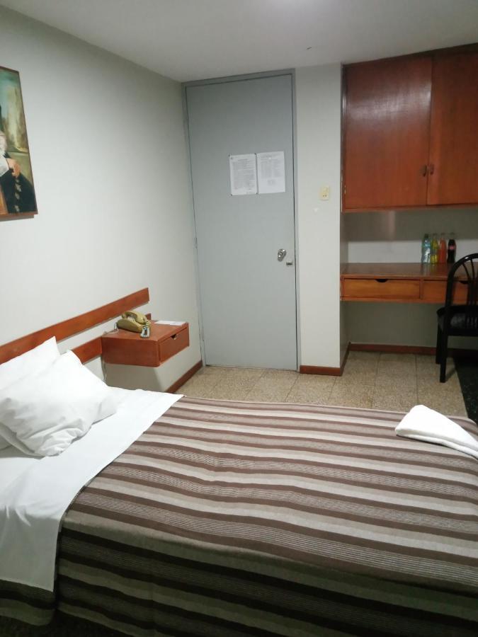 Hotel Plazza Чиклайо Екстериор снимка