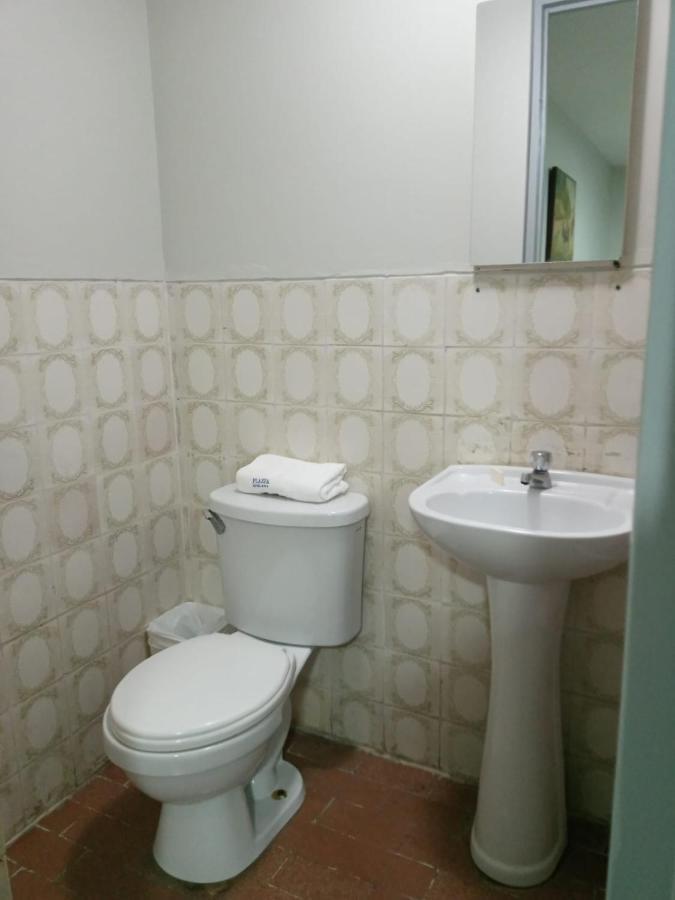 Hotel Plazza Чиклайо Екстериор снимка