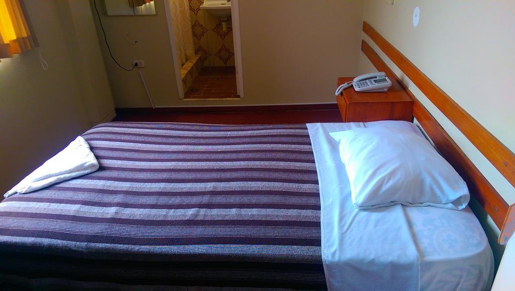 Hotel Plazza Чиклайо Стая снимка