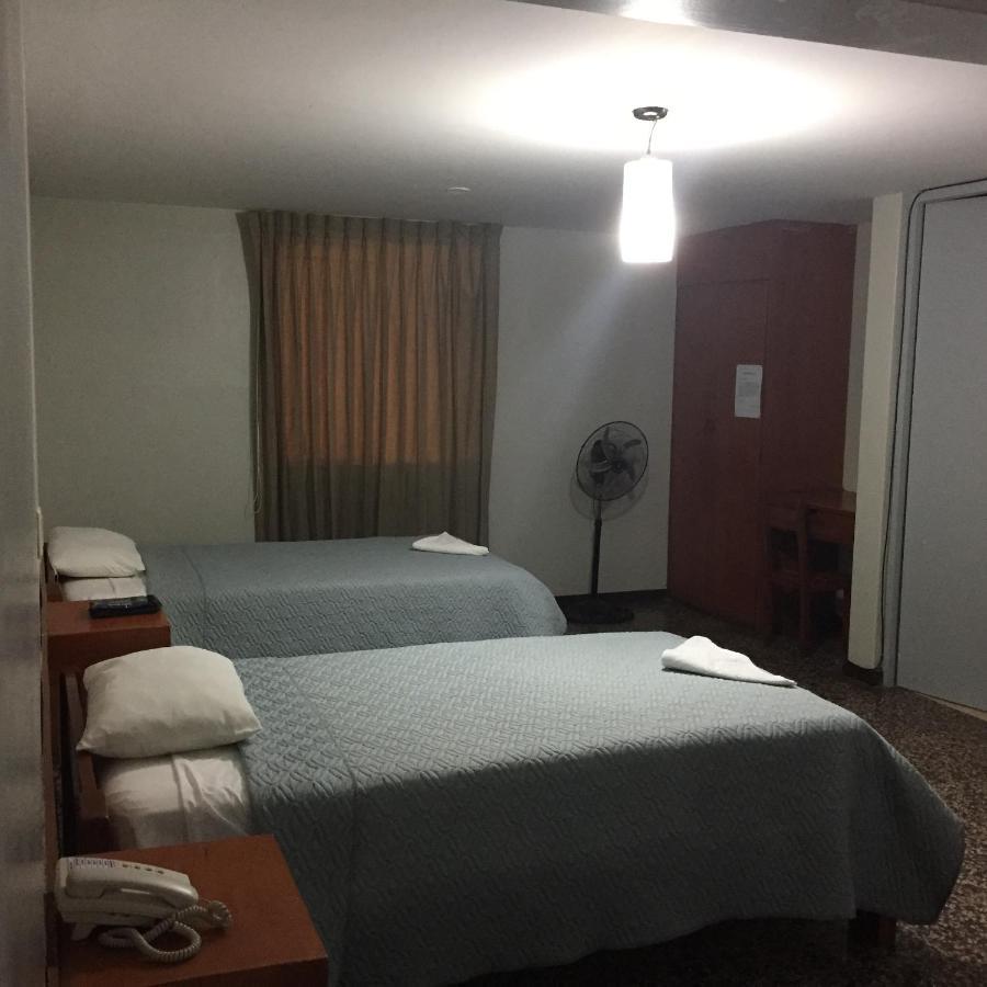 Hotel Plazza Чиклайо Екстериор снимка