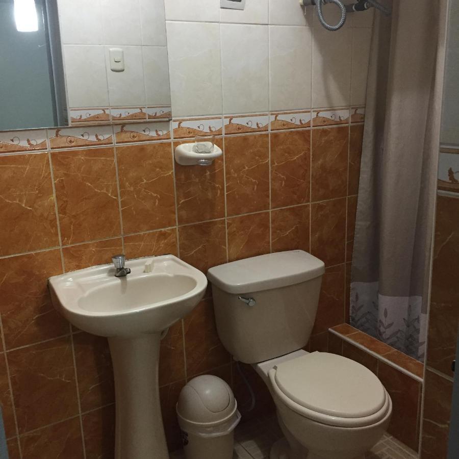 Hotel Plazza Чиклайо Екстериор снимка