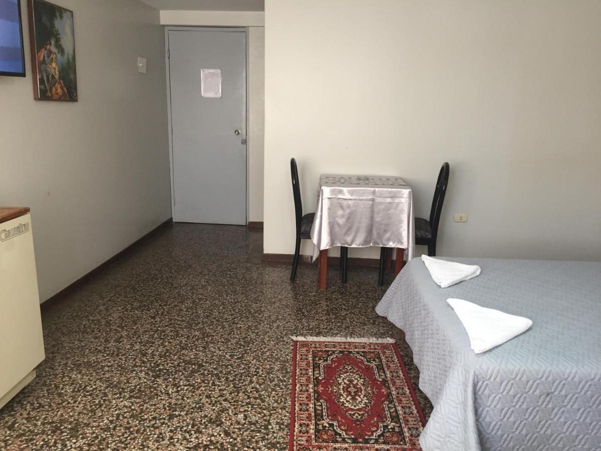 Hotel Plazza Чиклайо Екстериор снимка