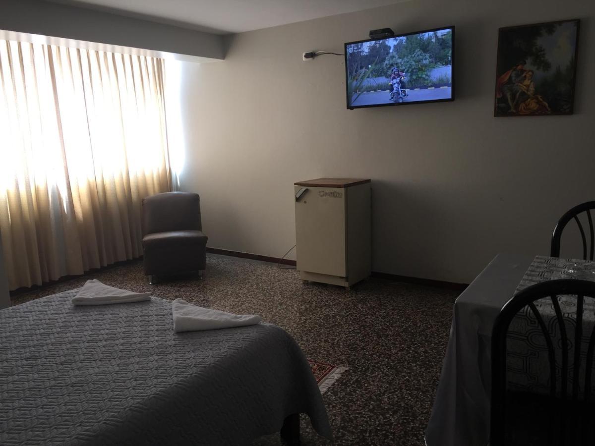 Hotel Plazza Чиклайо Екстериор снимка