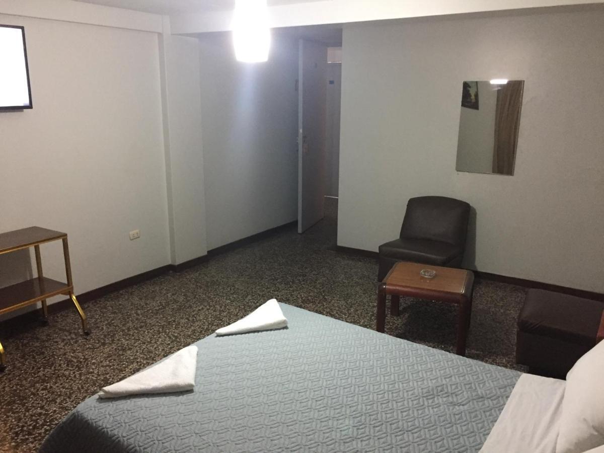 Hotel Plazza Чиклайо Екстериор снимка
