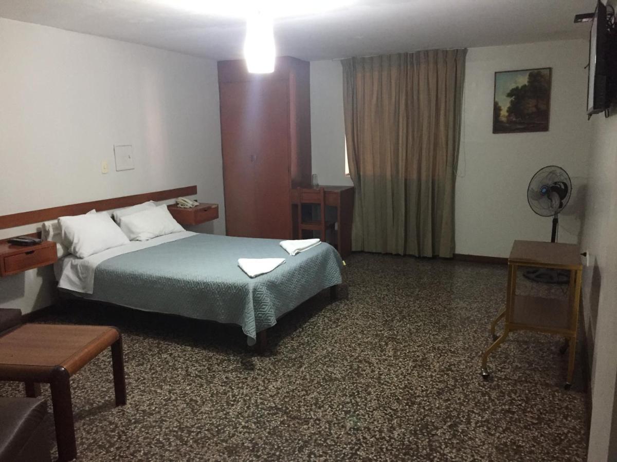 Hotel Plazza Чиклайо Екстериор снимка